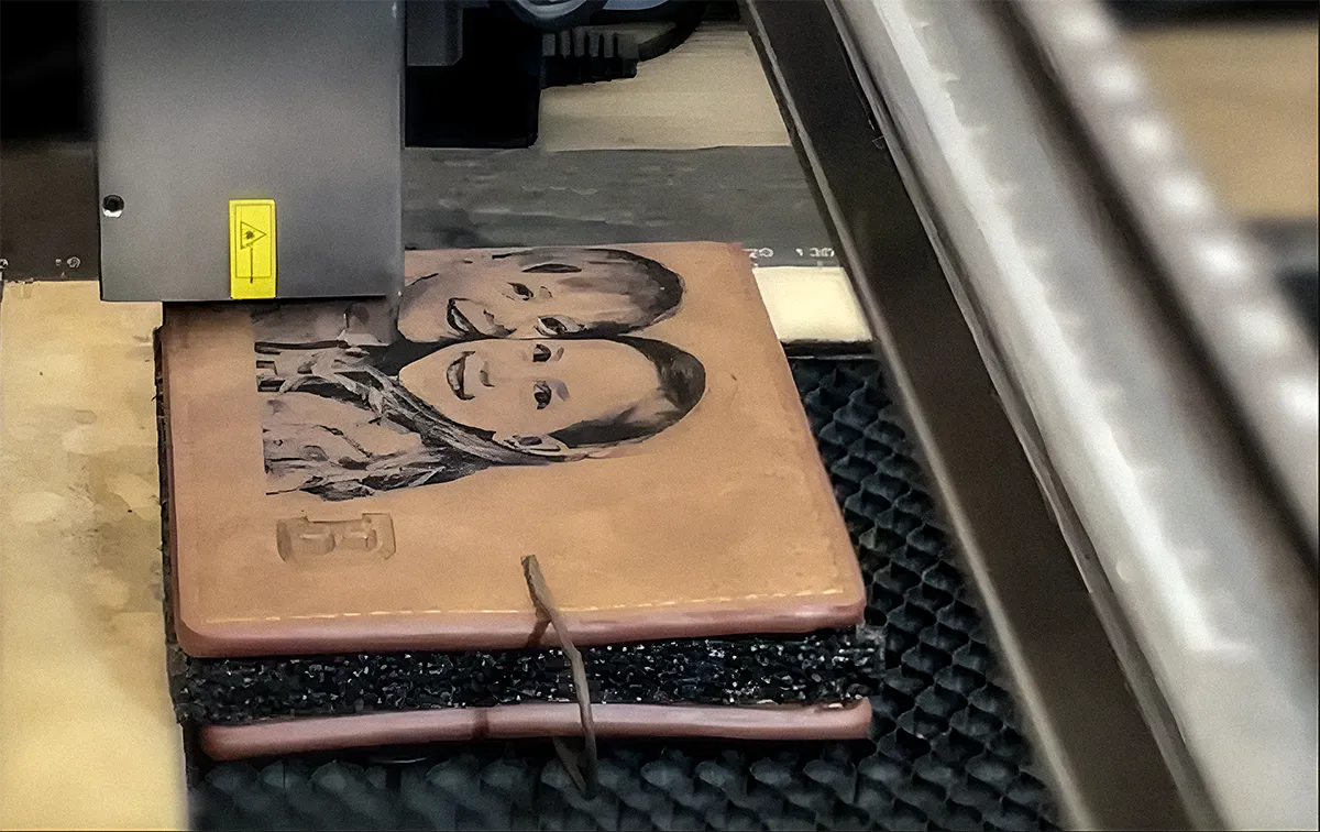 Pénztárca gravírozás menete