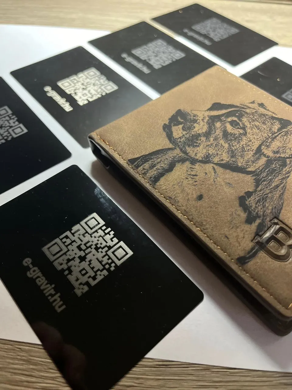 Gravírozott Kutyás referencia