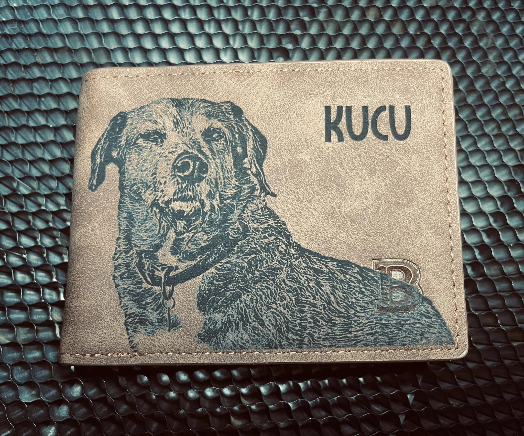 Gravírozott Kutyás referencia